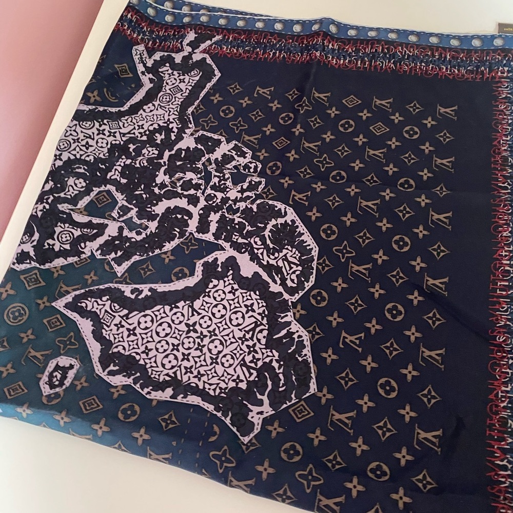LOUIS VUITTON WORLD SQUARE SCARF